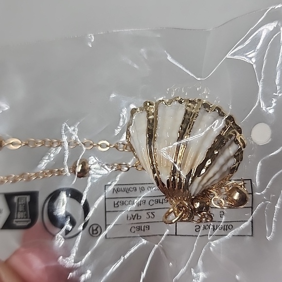 Shell Necklace 🐚 - Picture 4 of 7